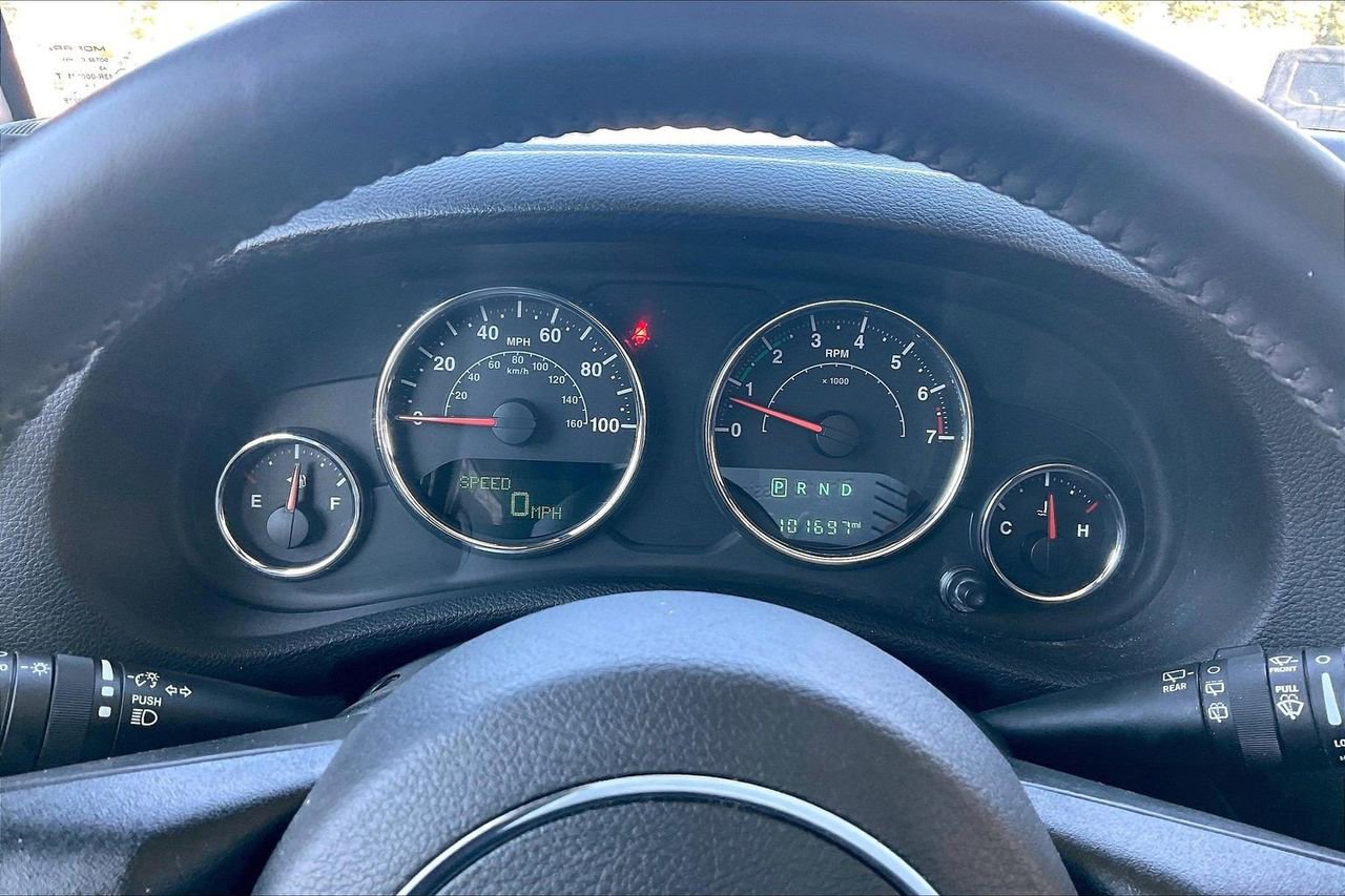 Used 2017 Jeep Wrangler Unlimited Sahara w/ Connectivity Group image 11