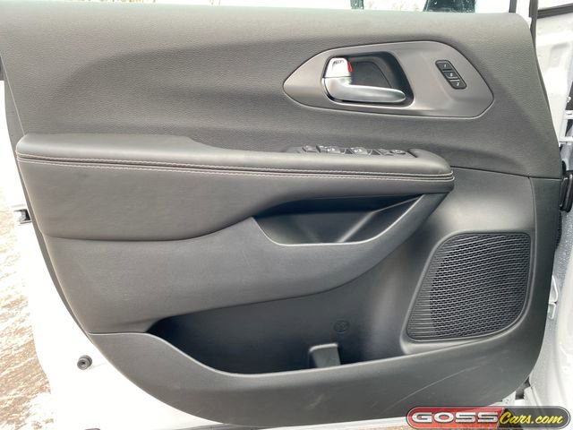 New 2026 Chrysler Pacifica Select image 24