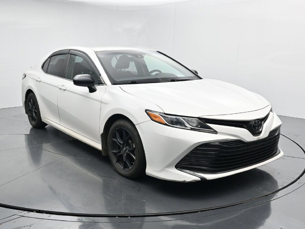 Used 2018 Toyota Camry LE FWD image 2
