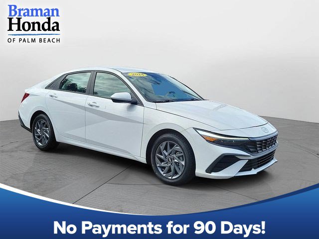 Used 2024 Hyundai Elantra SEL image 1