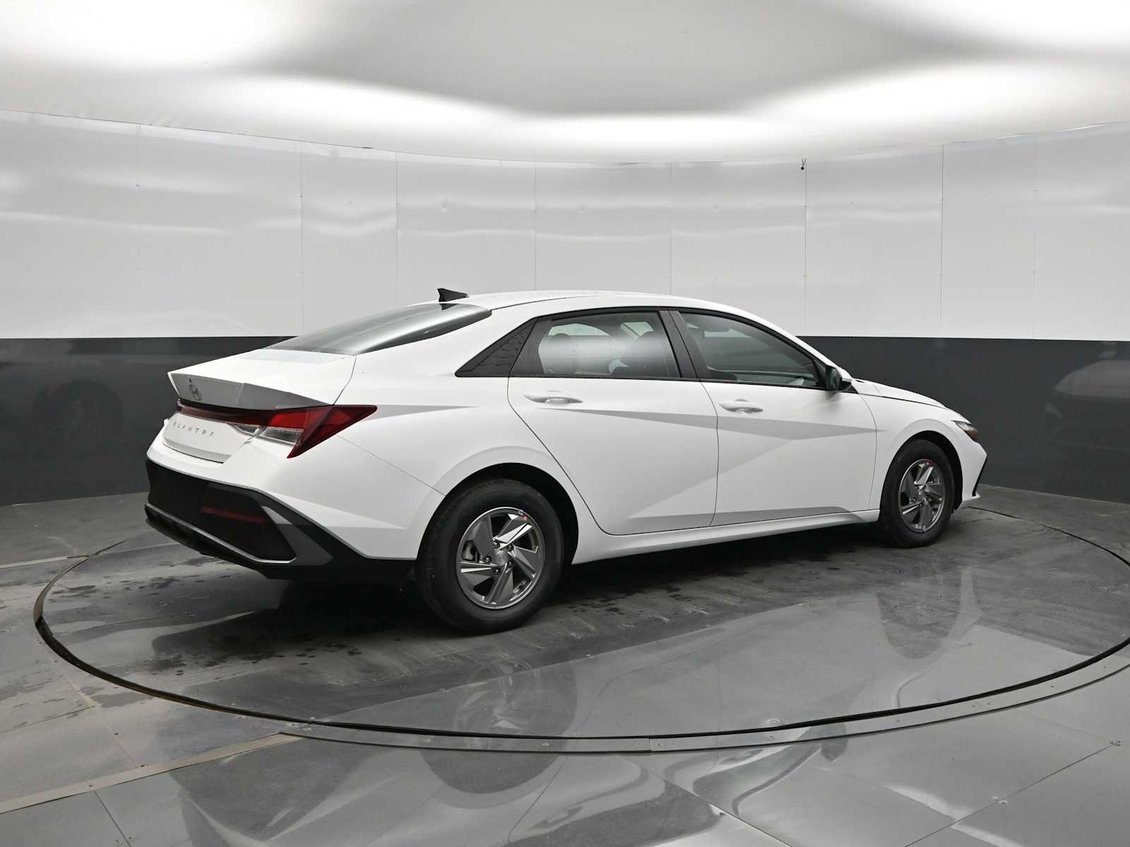 New 2026 Hyundai Elantra SE FWD image 8