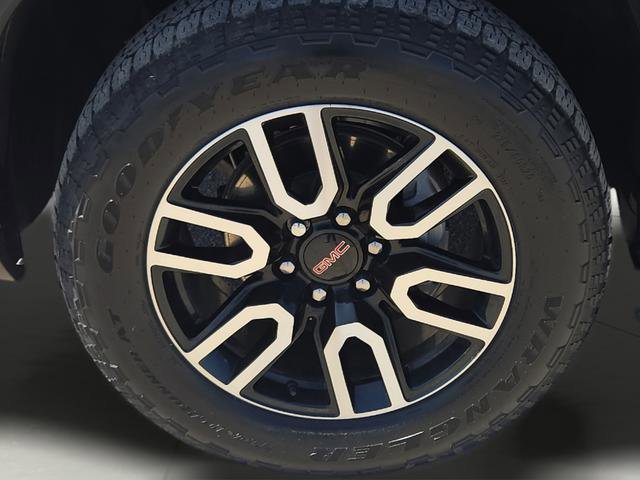 Used 2023 GMC Sierra 1500 AT4 w/ Technology Package AWD/4WD image 17