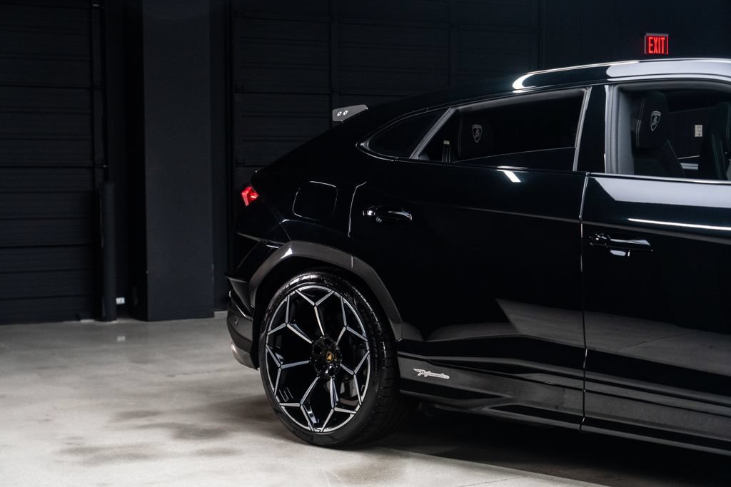 Used 2023 Lamborghini Urus Performante AWD/4WD image 13