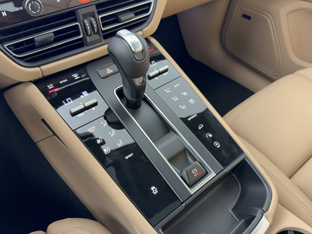 New 2026 Porsche Macan AWD/4WD image 21