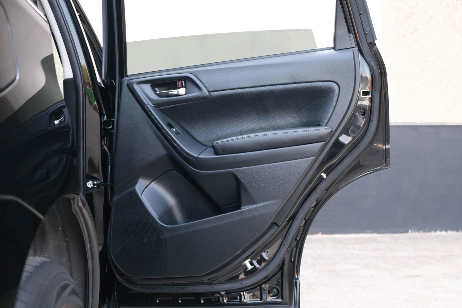 Used 2017 Subaru Forester 2.5i Limited w/ Popular Package #2 image 28