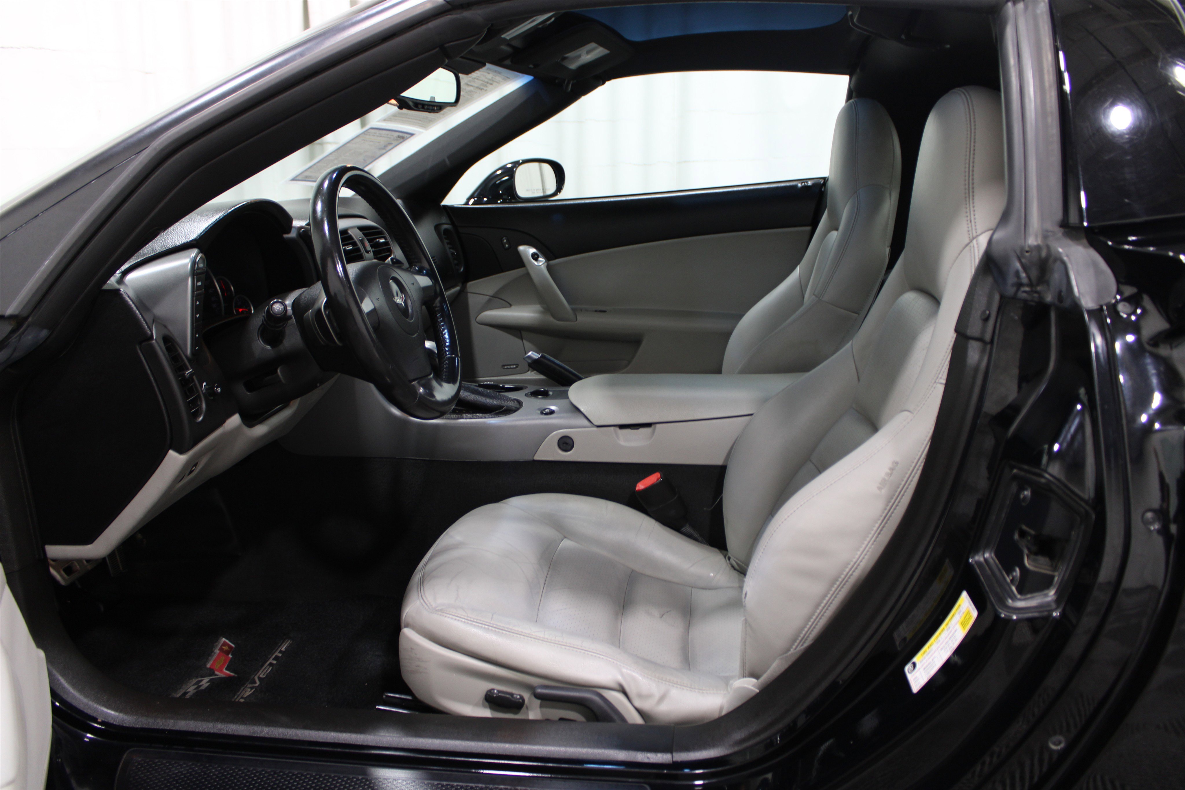 Used 2006 Chevrolet Corvette Coupe w/ Preferred Equipment Group image 3