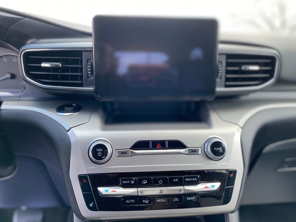 Used 2022 Ford Explorer XLT w/ Equipment Group 202A image 25