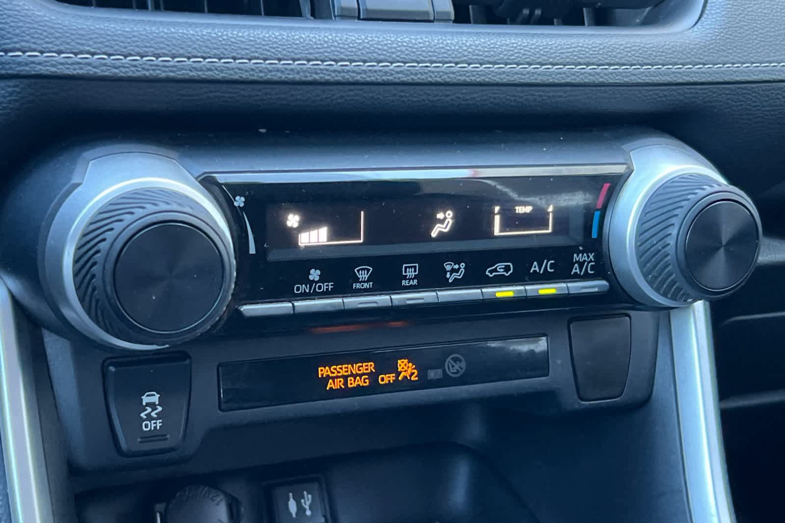 Used 2019 Toyota RAV4 LE FWD image 21