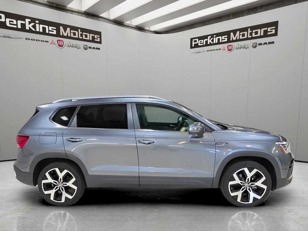 Used 2022 Volkswagen Taos SEL w/ Panoramic Sunroof Package AWD/4WD image 6