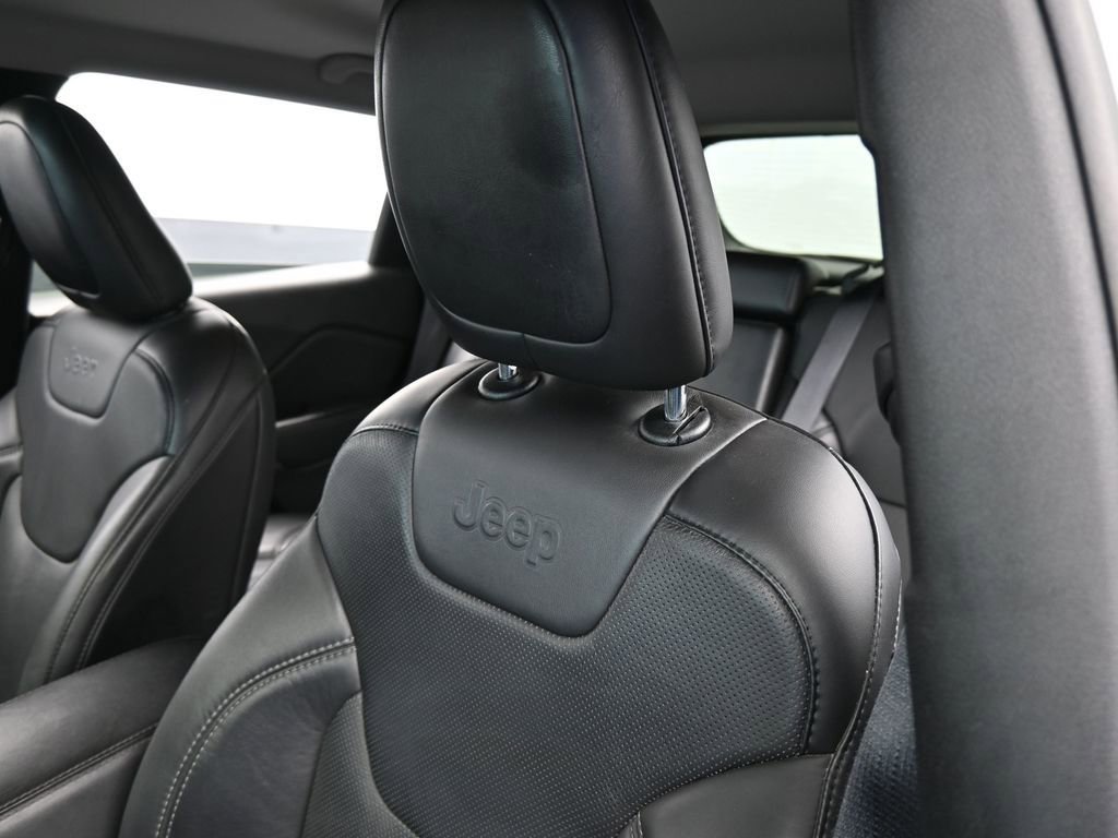 Used 2021 Jeep Cherokee Latitude Lux w/ Comfort/Convenience Group image 16