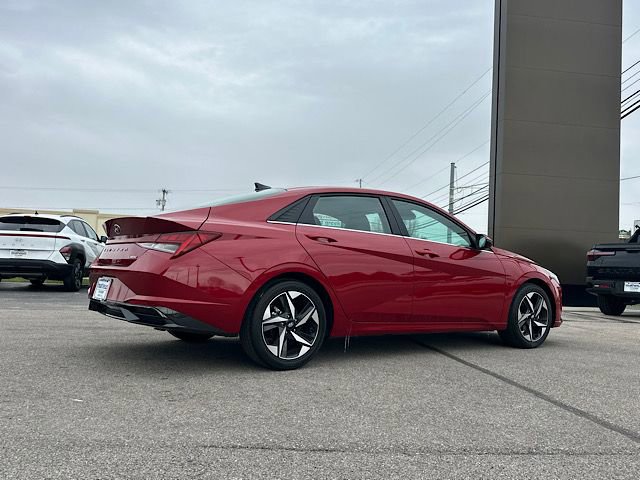 Used 2023 Hyundai Elantra Limited w/ Cargo Package image 15