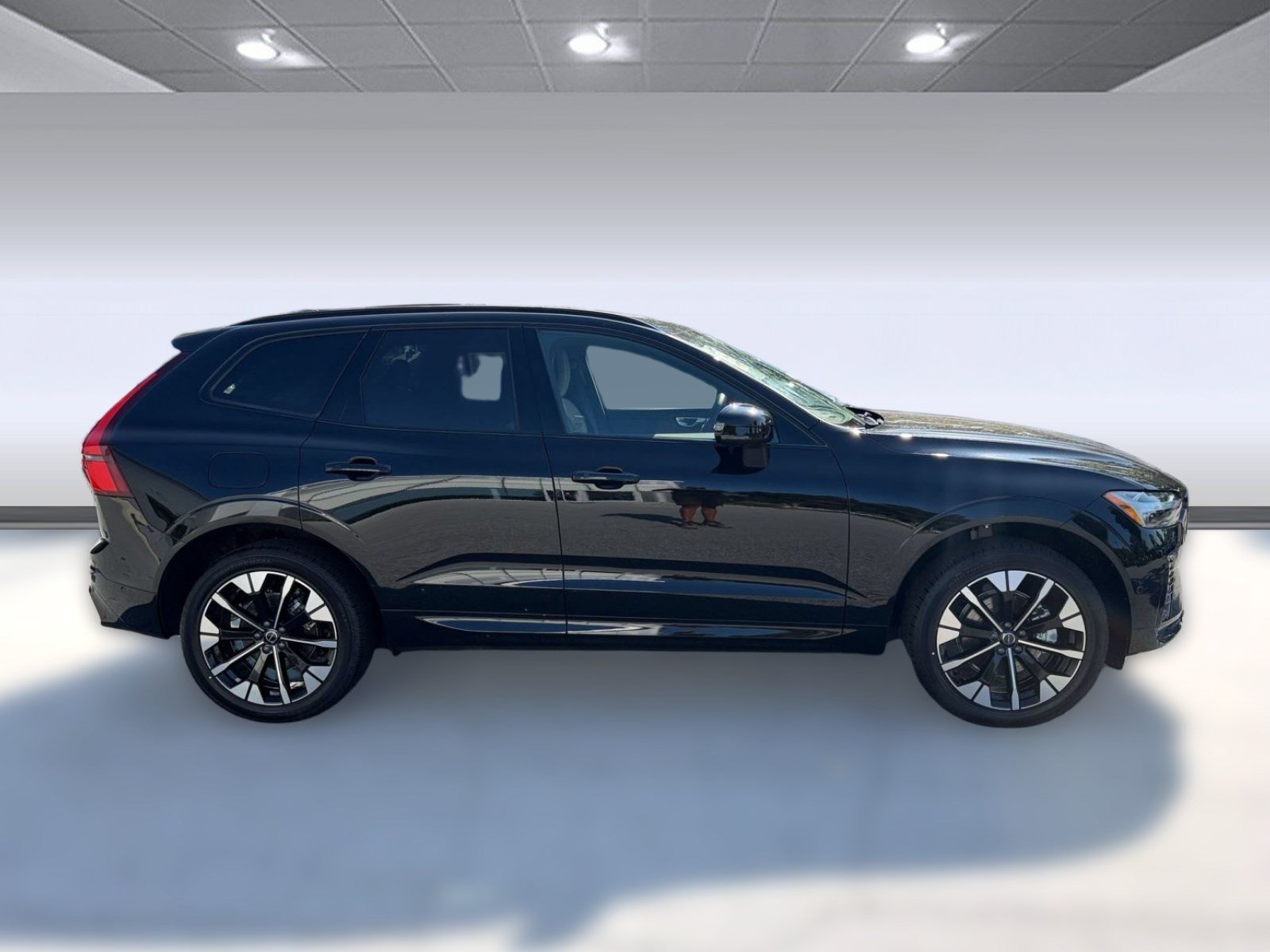 New 2026 Volvo XC60 B5 Plus w/ Protection Package Premier AWD/4WD image 8
