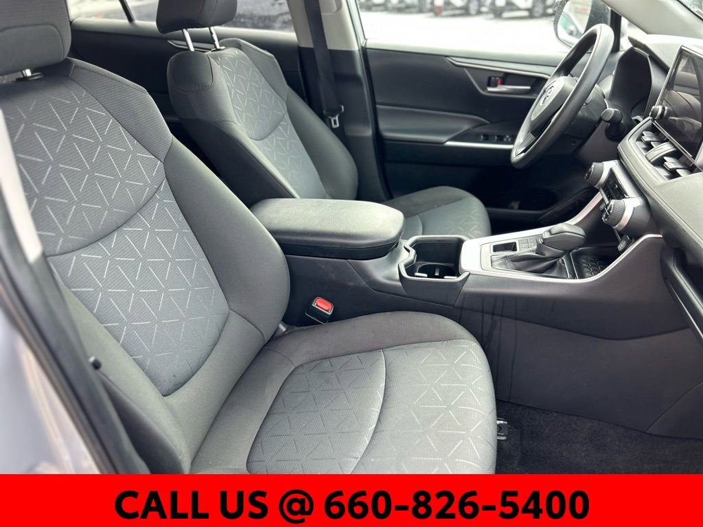 Used 2025 Toyota RAV4 XLE image 8