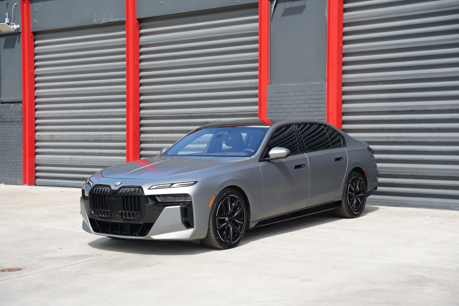 Used 2023 BMW 760i xDrive w/ Luxury Rear Seating Package image 1