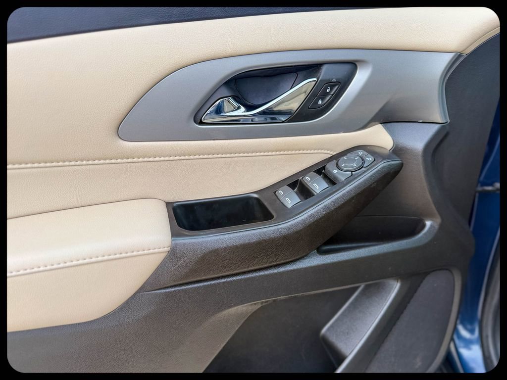 Used 2023 Chevrolet Traverse LS FWD image 20