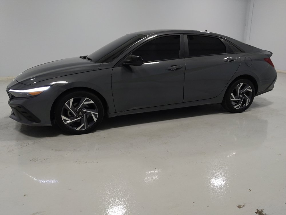 Used 2025 Hyundai Elantra Sport FWD image 2