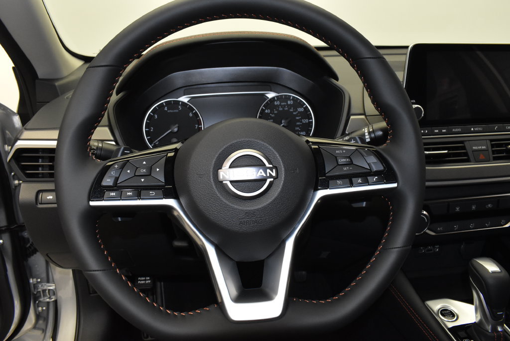 Used 2025 Nissan Altima 2.5 SR FWD image 17