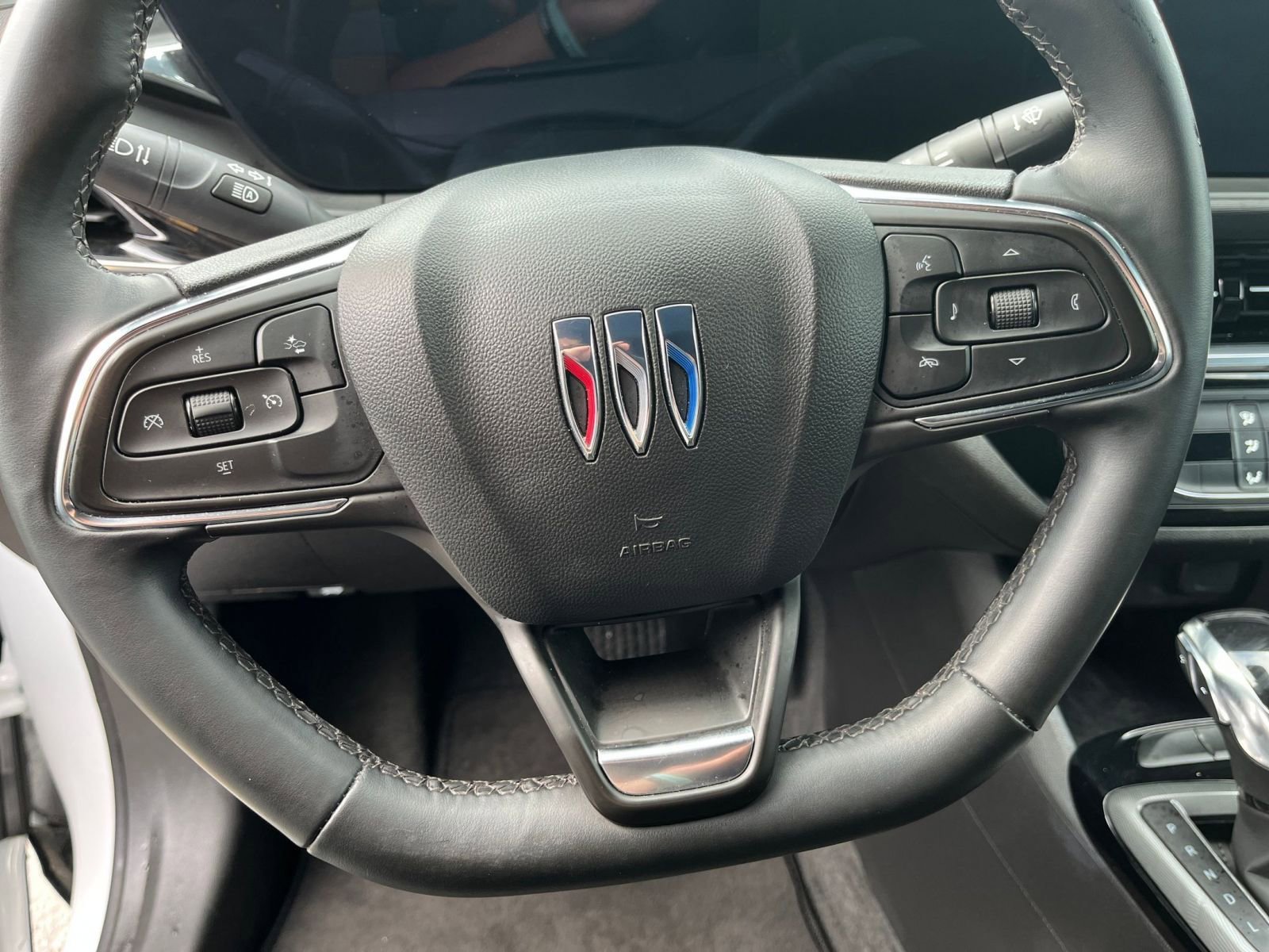 Used 2025 Buick Envista Sport Touring image 29