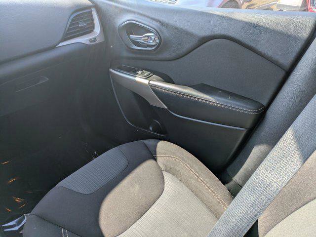 Certified 2017 Jeep Cherokee Latitude w/ Cold Weather Group image 15