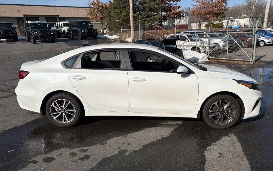 Used 2023 Kia Forte LXS image 3