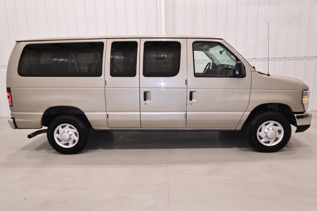 Used 2009 Ford E-350 and Econoline 350 XL RWD image 2