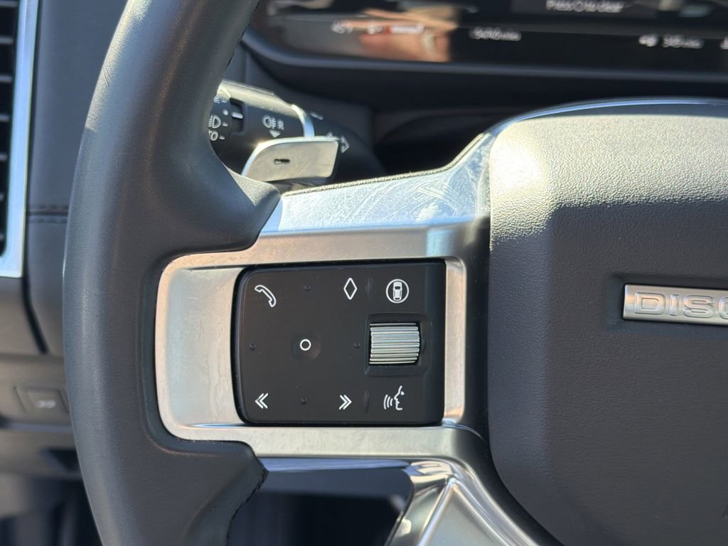 Used 2024 Land Rover Discovery S image 25