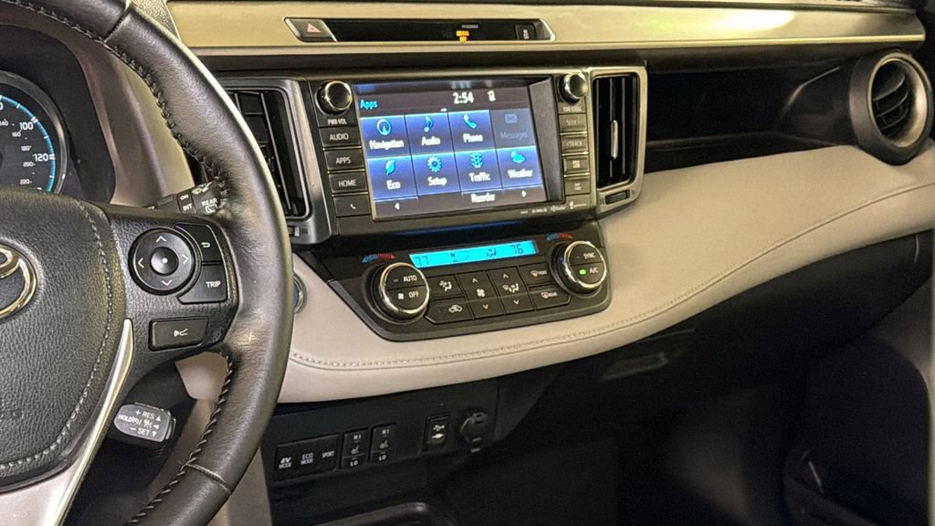 Used 2016 Toyota RAV4 Limited image 18