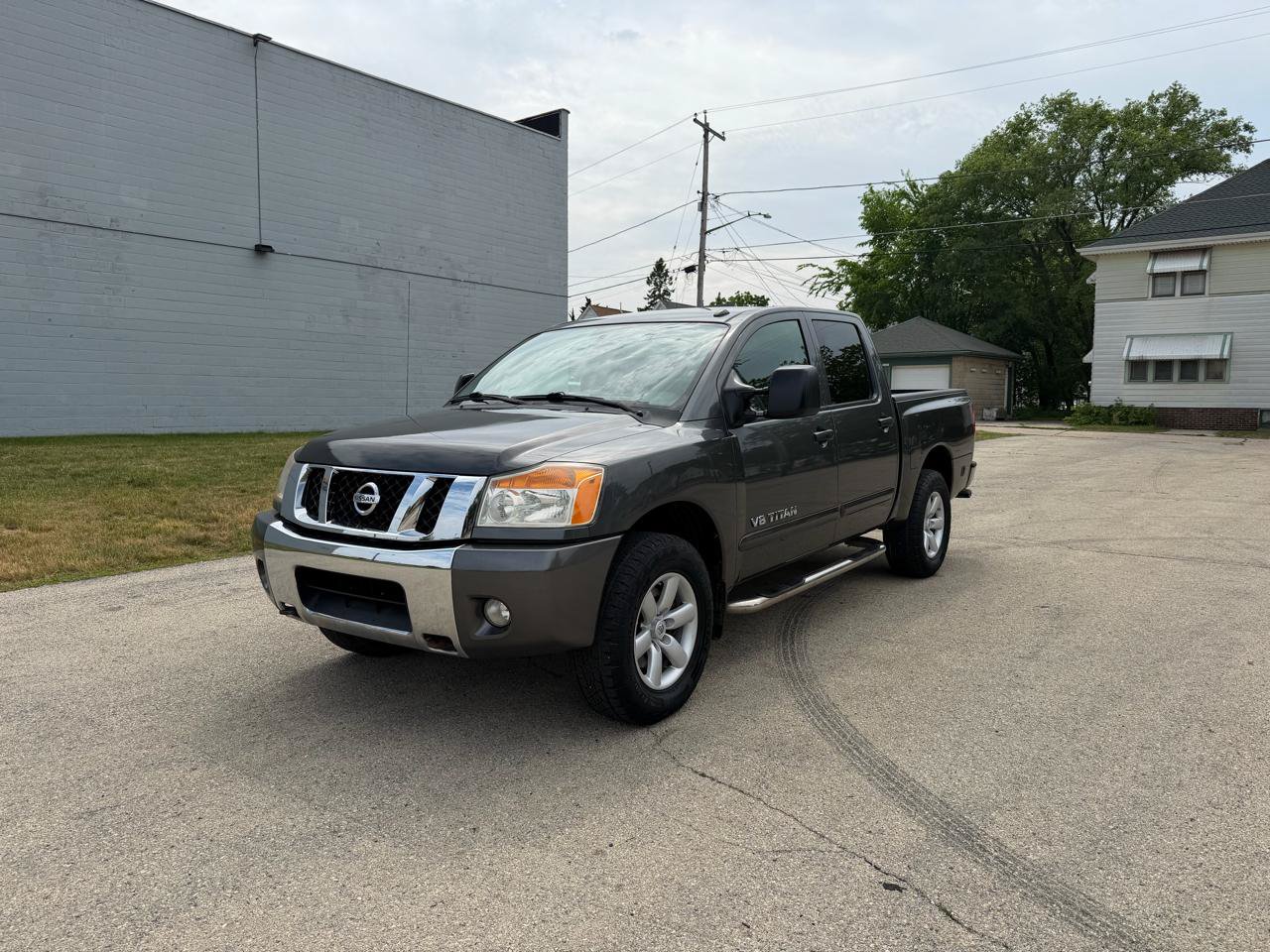 Used 2011 Nissan Titan SV w/ SV Premium Utility Pkg AWD/4WD image 3