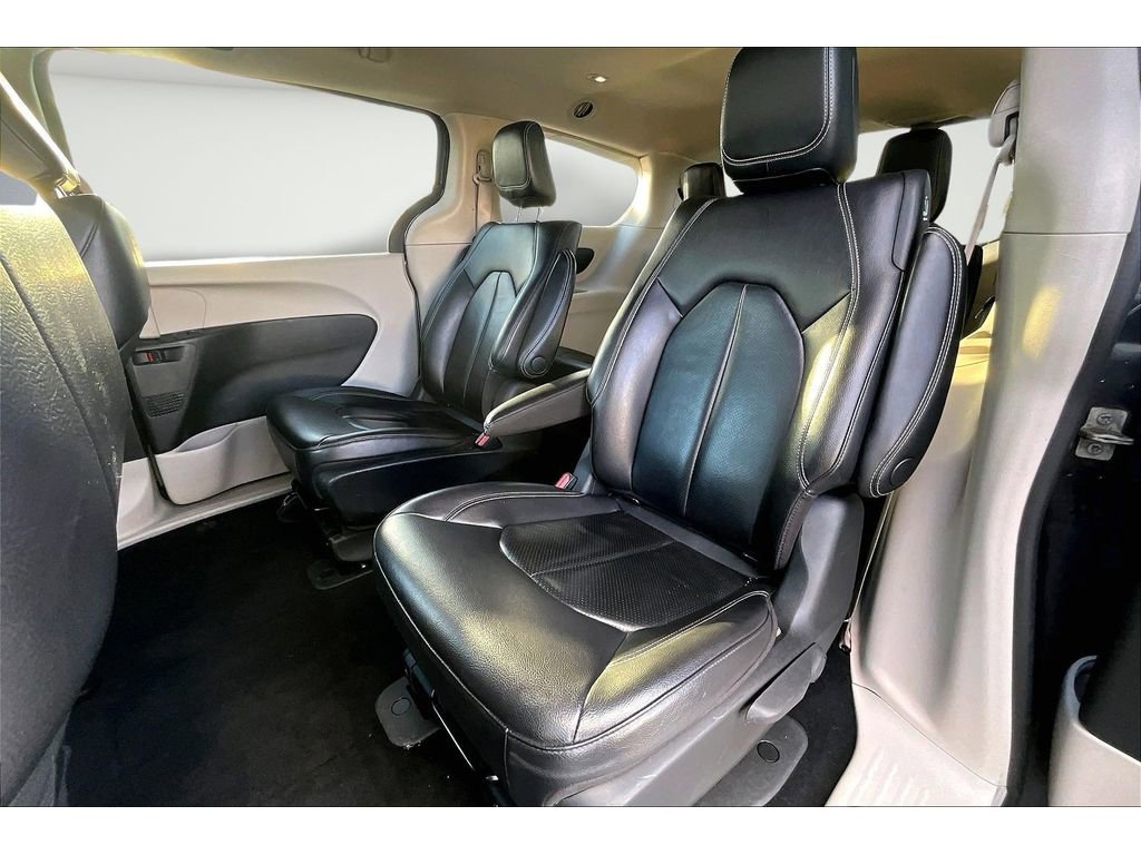 Used 2022 Chrysler Pacifica Touring-L image 27