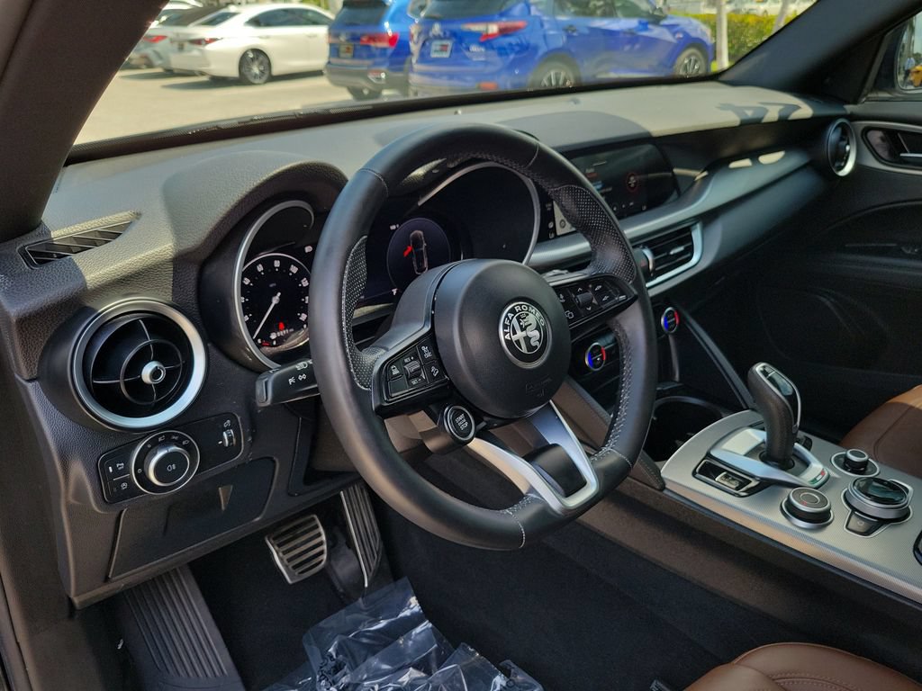 Used 2024 Alfa Romeo Stelvio Ti AWD/4WD image 7