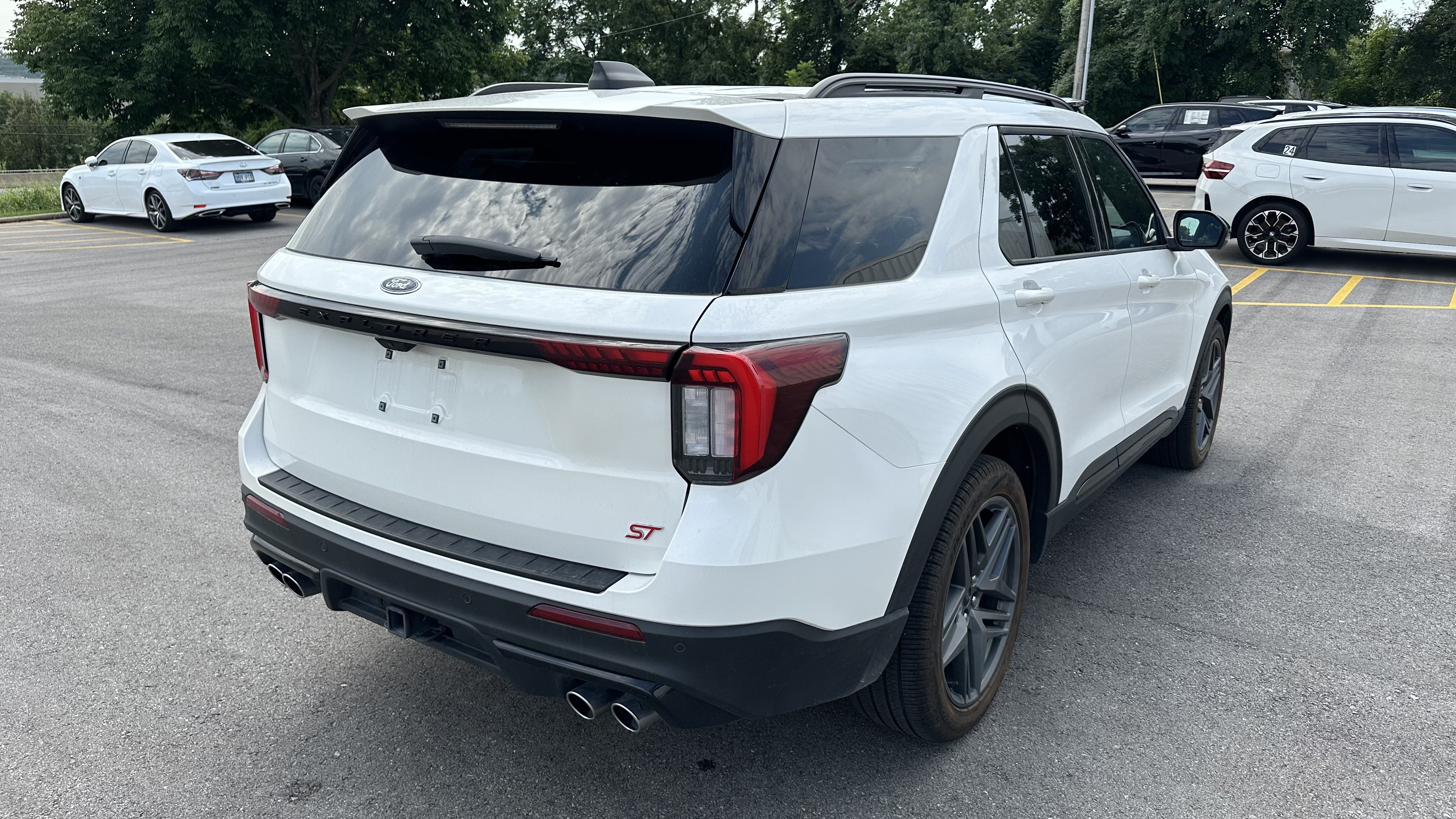 Used 2025 Ford Explorer ST AWD/4WD image 10