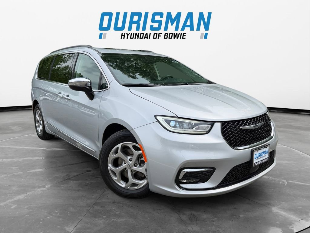 Used 2023 Chrysler Pacifica Limited FWD image 1