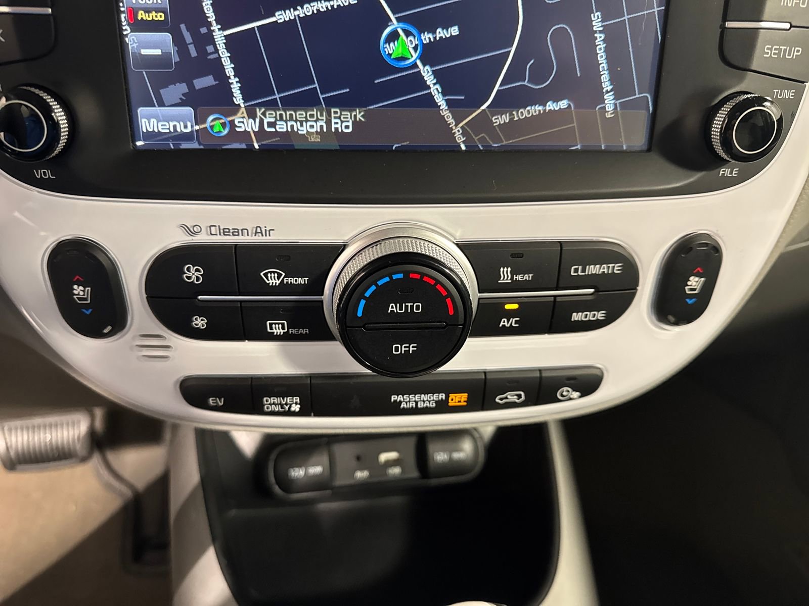 Used 2018 Kia Soul EV + FWD image 19
