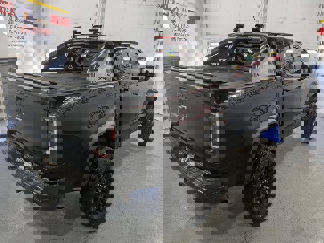 Used 2018 Chevrolet Colorado ZR2 w/ ZR2 Midnight Special Edition image 7