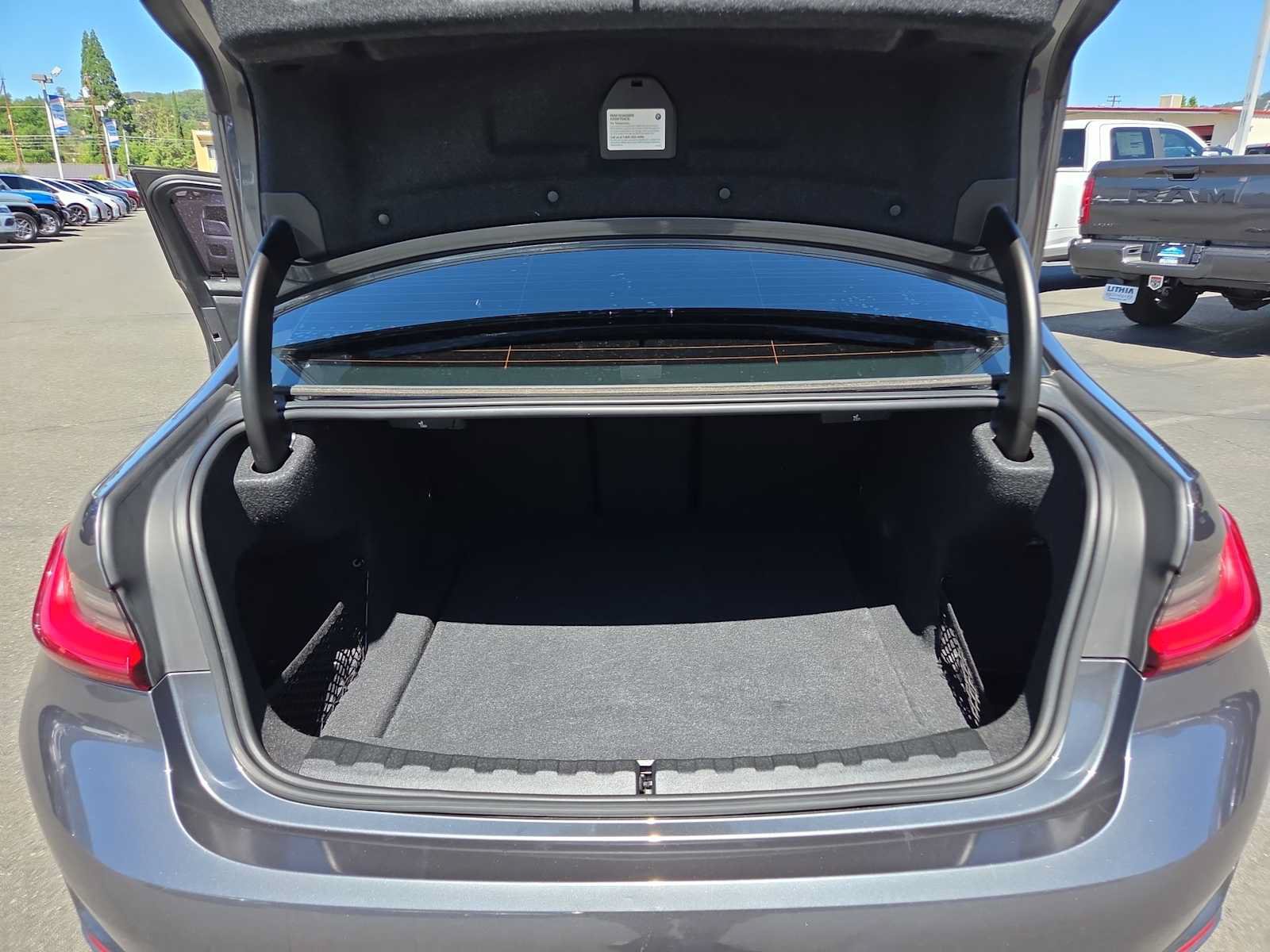 Used 2019 BMW 330i Sedan w/ Driving Assistance Package RWD image 27