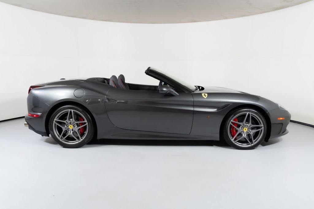 Used 2015 Ferrari California T RWD image 28