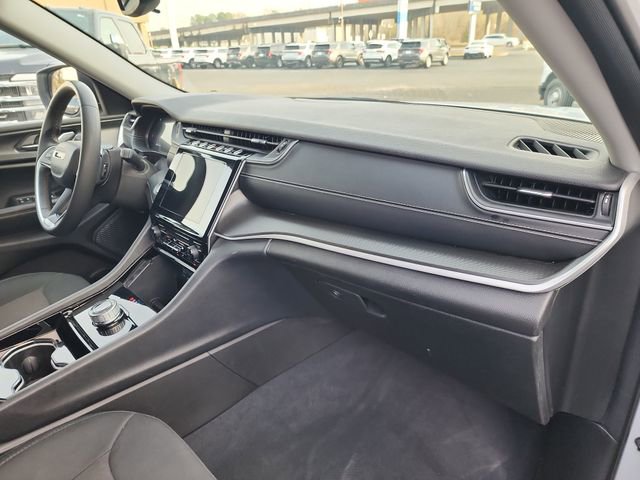 Used 2023 Jeep Grand Cherokee L Laredo image 15