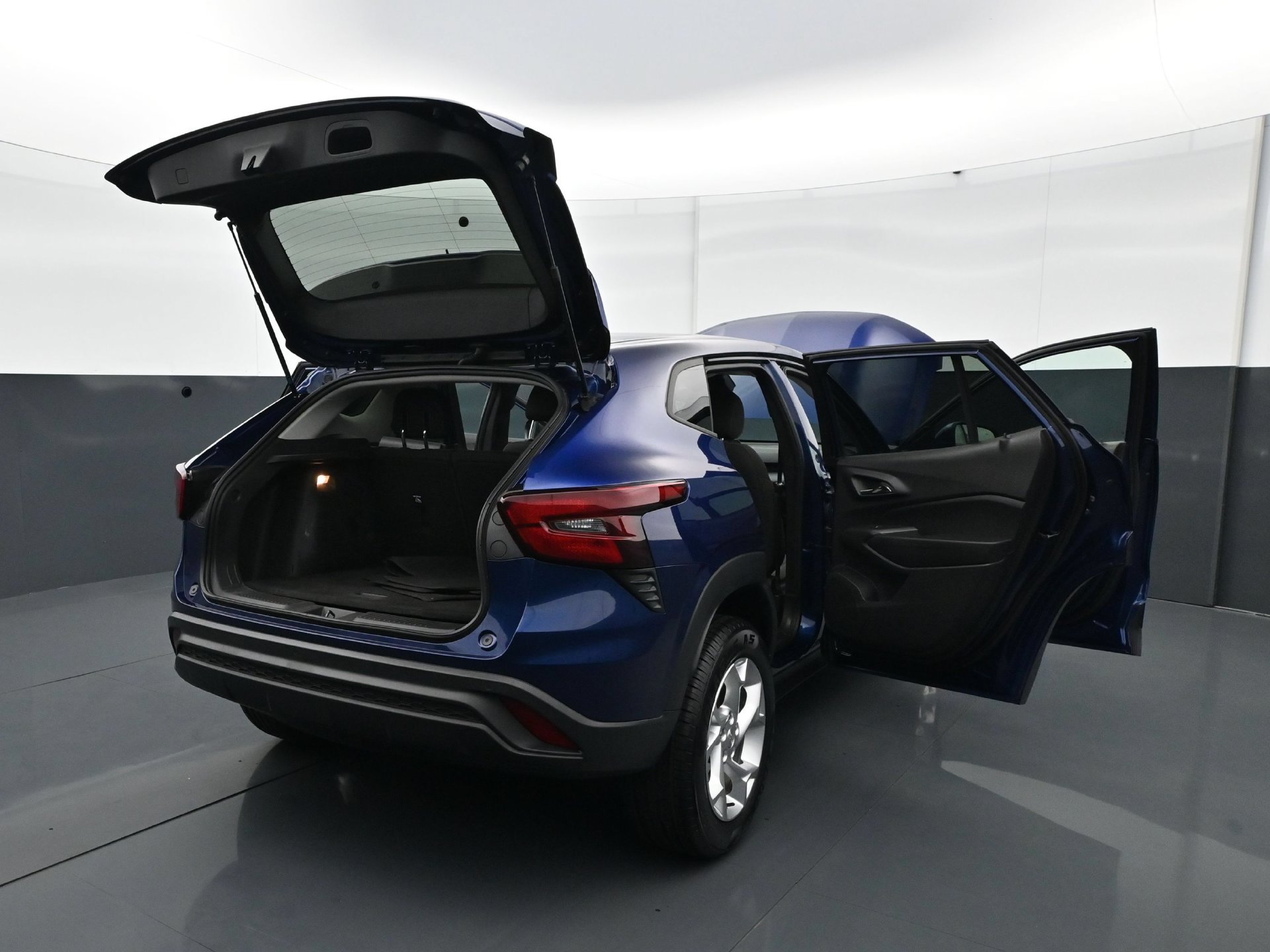 Used 2024 Chevrolet Trax LS w/ LS Convenience Package FWD image 31