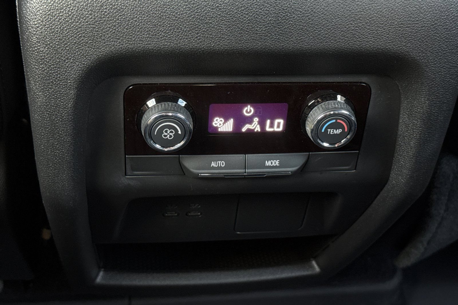 Used 2025 Chevrolet Traverse Z71 AWD/4WD image 43