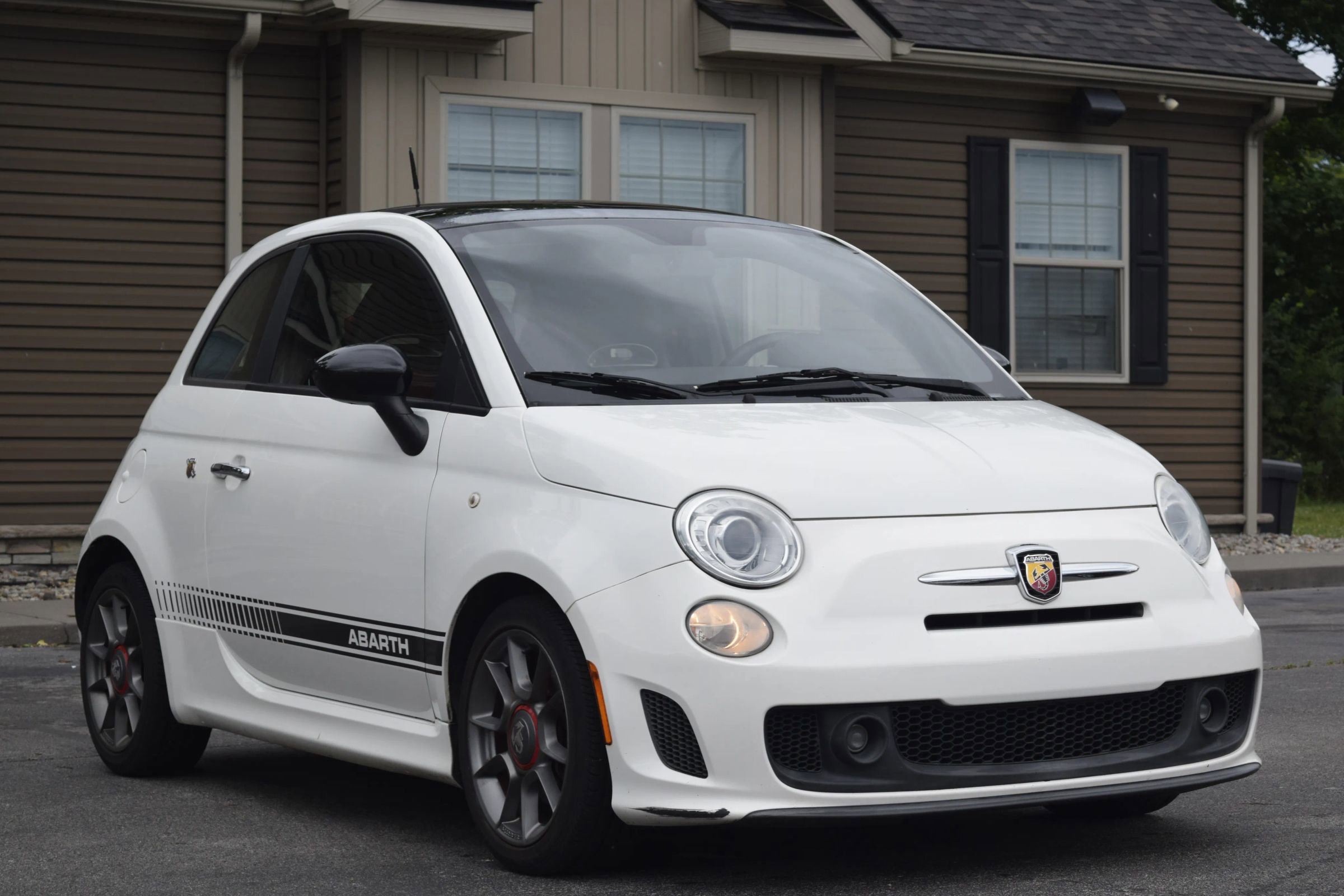 Used 2012 FIAT 500 Abarth w/ Safety & Convenience Pkg FWD image 4