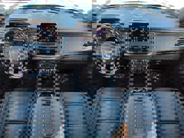 Used 2021 GMC Yukon SLT w/ SLT Luxury Package image 16