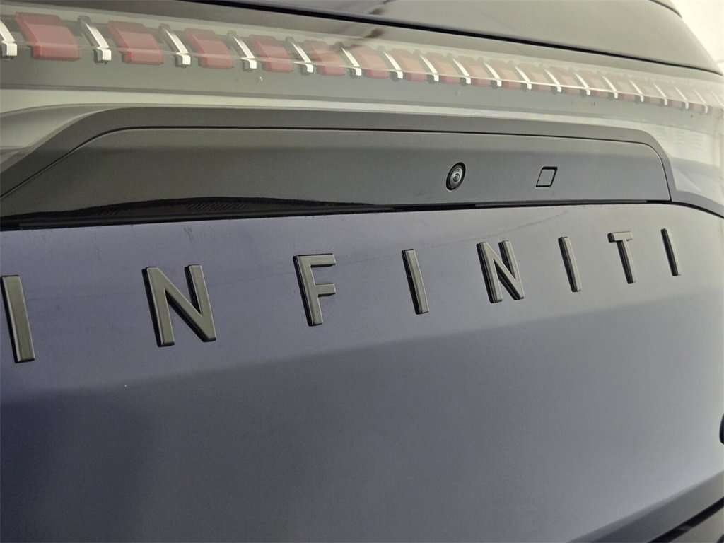 Used 2025 INFINITI QX80 Sensory image 14