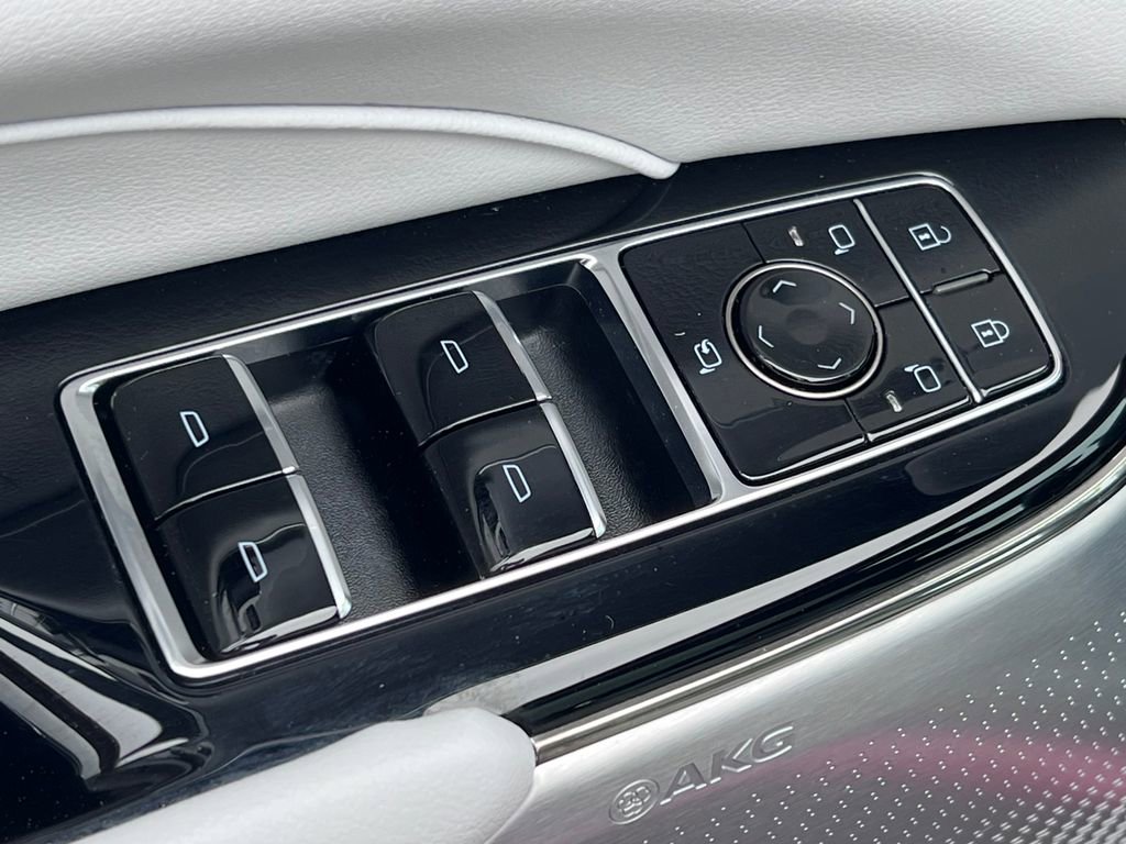 Certified 2024 Cadillac Lyriq Luxury AWD/4WD image 14