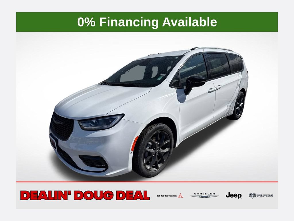 New 2026 Chrysler Pacifica Select w/ S Appearance Package