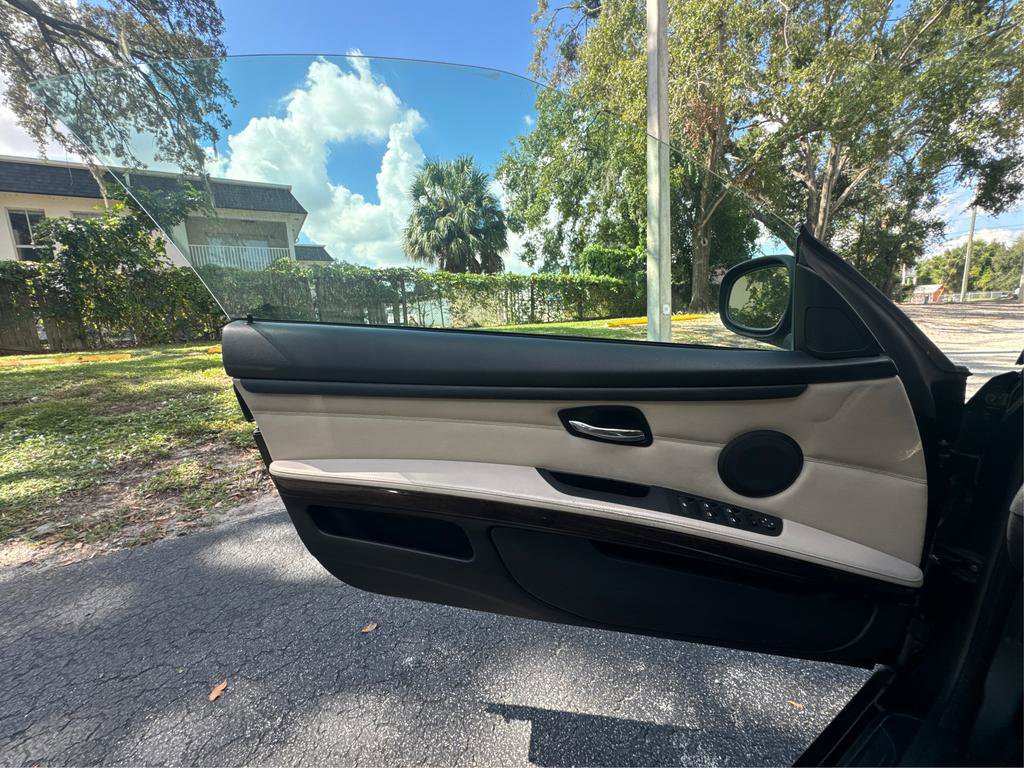 Used 2013 BMW 335i Convertible image 20