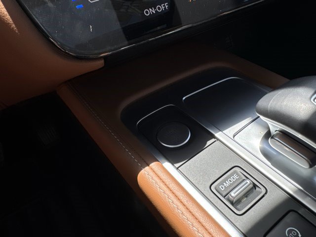 Used 2025 INFINITI QX60 Sensory w/ Vision Package AWD/4WD image 17