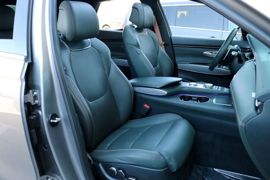 Used 2023 Genesis GV70 2.5T w/ Advanced Package image 34