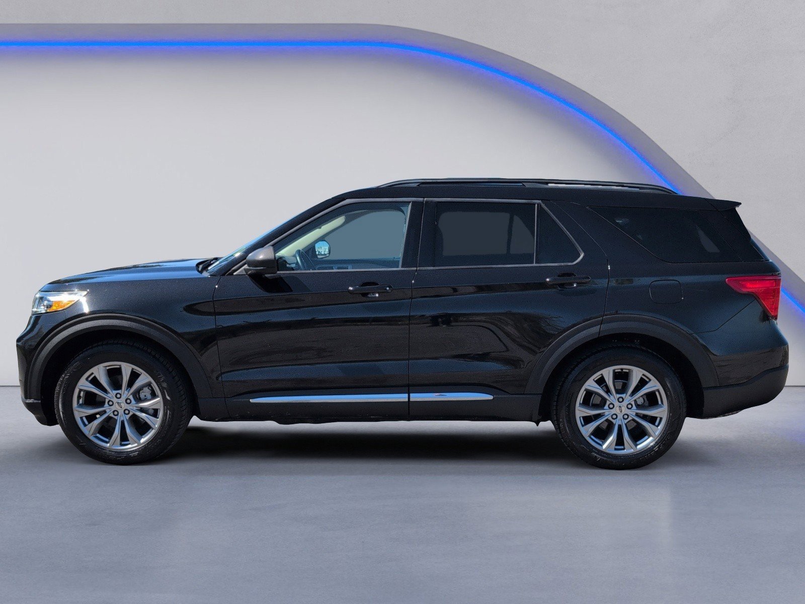 Used 2020 Ford Explorer XLT w/ Equipment Group 202A image 12