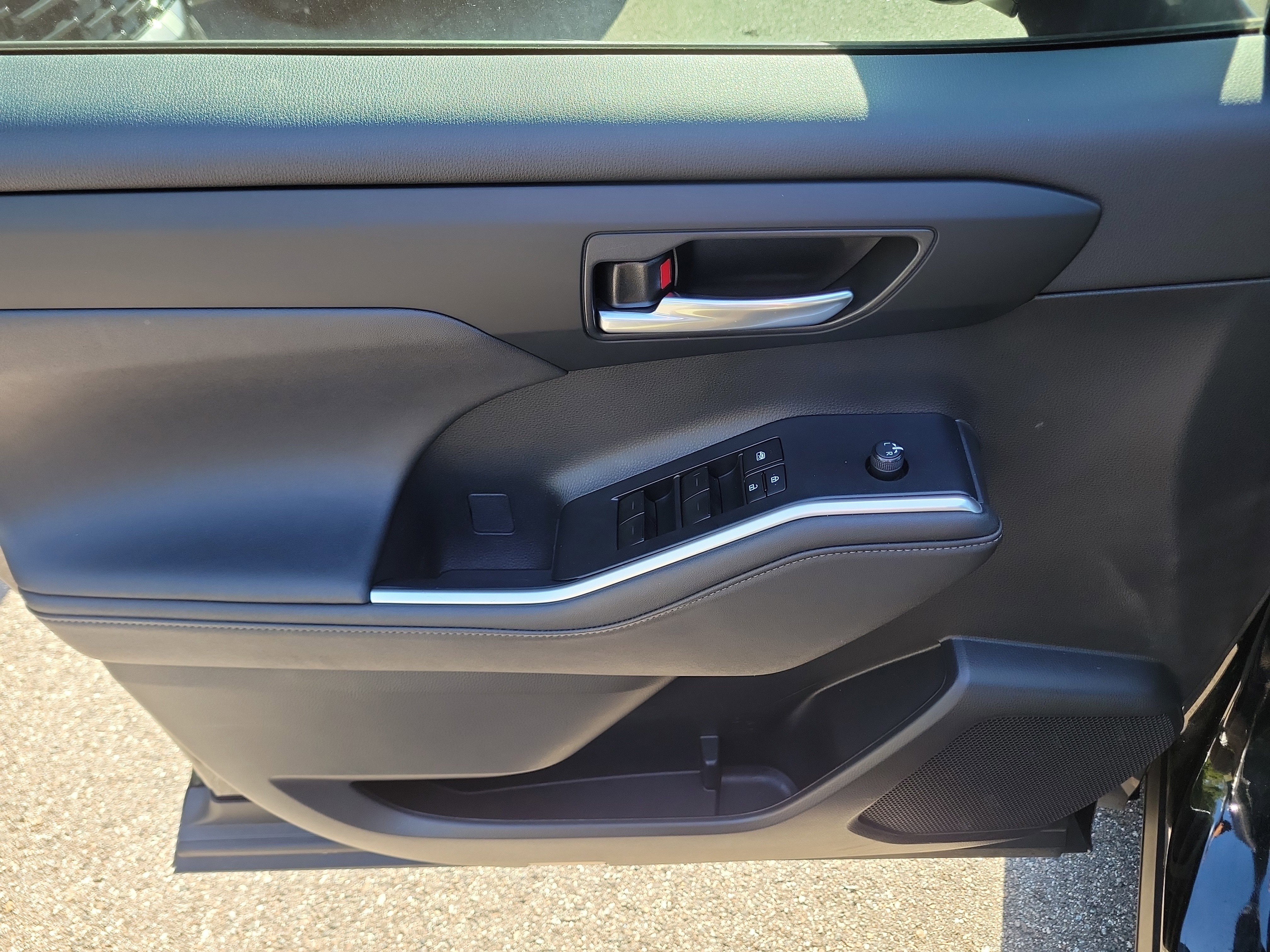 Used 2023 Toyota Highlander XSE FWD image 21