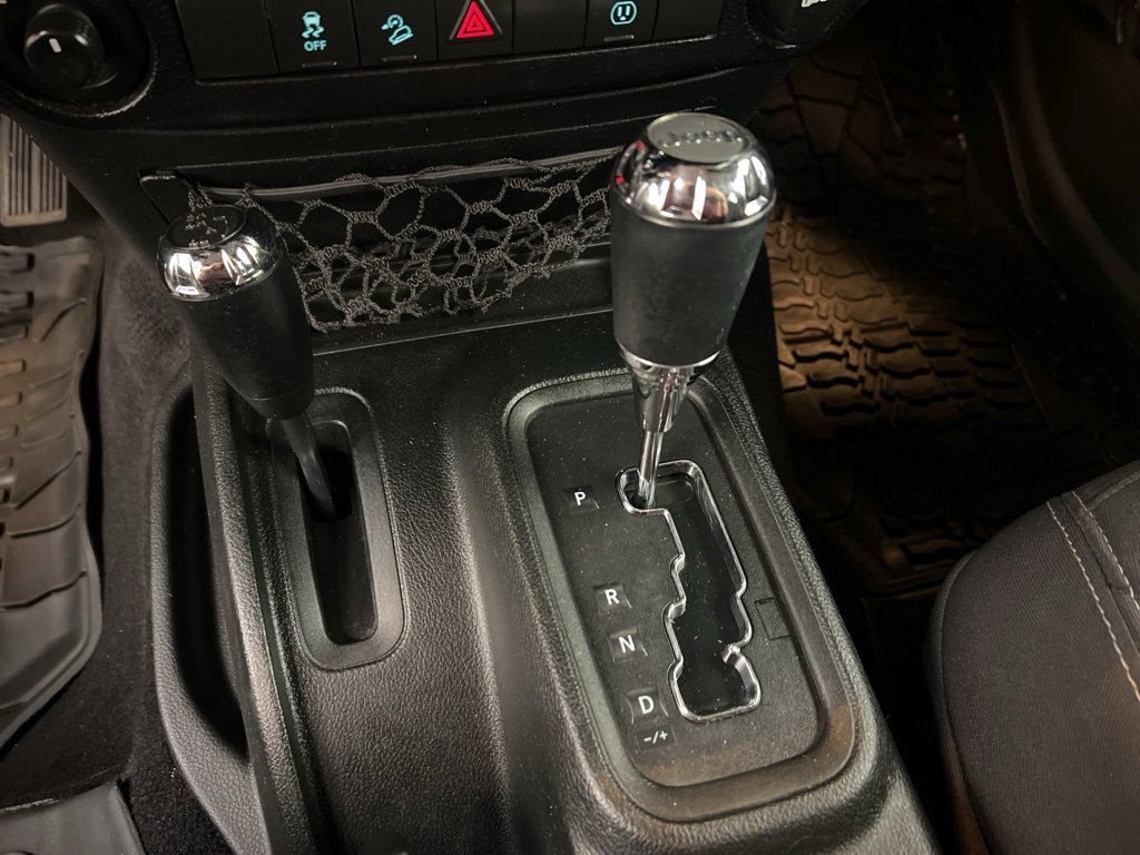 Used 2018 Jeep Wrangler Unlimited Sahara image 11